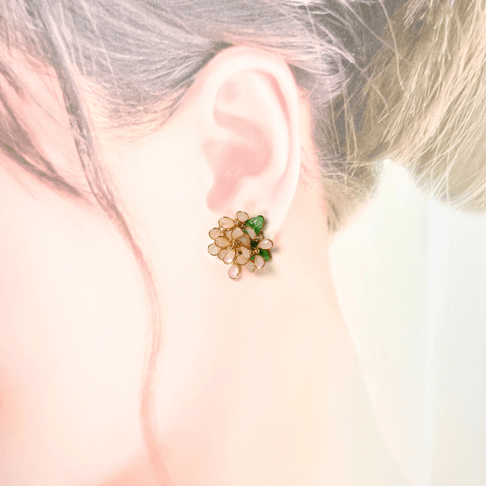 【銀木犀/ギンモクセイ】2wayイヤリング 秋の新作 揺れる白い花 金属アレルギー対応 ニッケルフリー 受注生産 | 5枚目